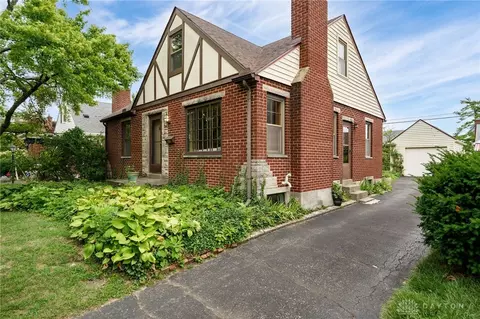 916 Berkshire Rd, Dayton, OH 45419
