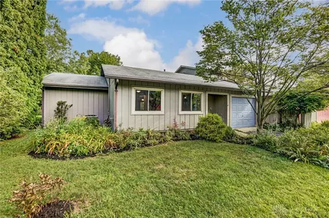 185 Park Meadows Dr, Yellow Springs, OH 45387