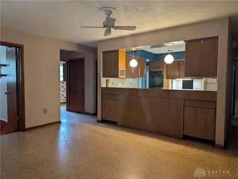 Living - 2708 Woodthrush Rd, Springfield, OH 45502 photo 6 of 7