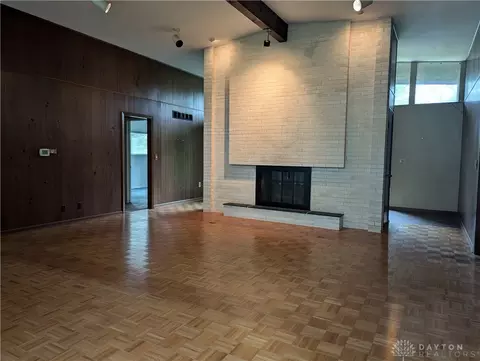 Living - 2708 Woodthrush Rd, Springfield, OH 45502 photo 3 of 7