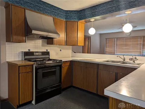 Kitchen - 2708 Woodthrush Rd, Springfield, OH 45502 photo 3 of 3