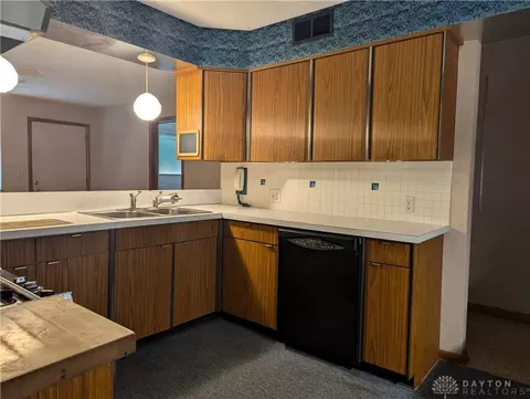 Kitchen - 2708 Woodthrush Rd, Springfield, OH 45502 photo 2 of 3