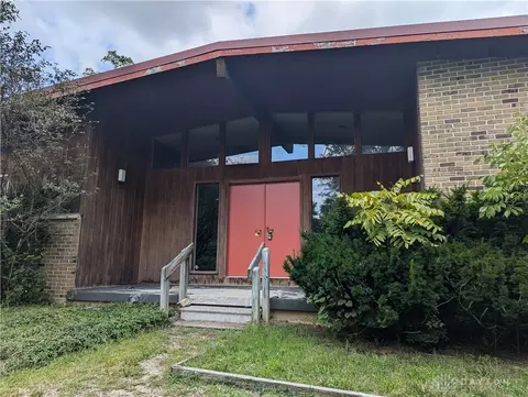 2708 Woodthrush Rd, Springfield, OH 45502