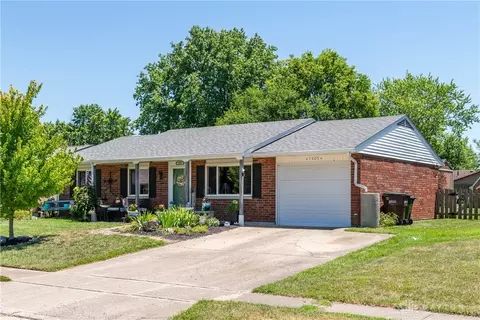 1305 Massachusetts Dr, Xenia, OH 45385