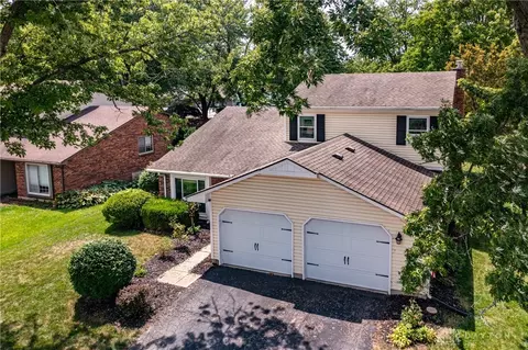 7827 Lockport Blvd, Centerville, OH 45459