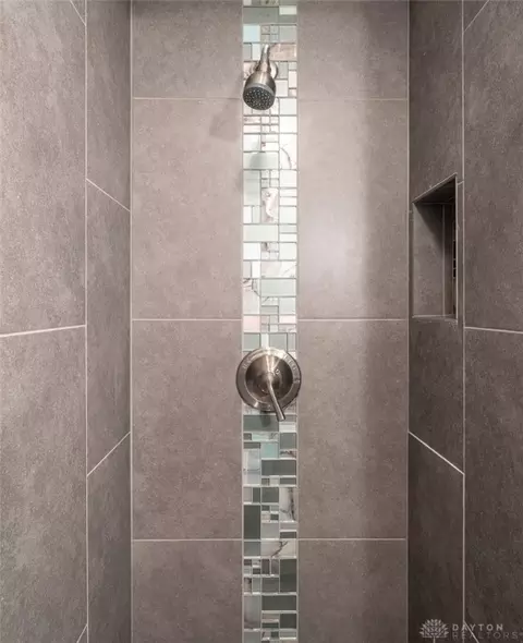 Bath - 1031 Mendota Ct, Kettering, OH 45420 photo 3 of 3
