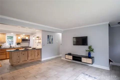 Living - 1031 Mendota Ct, Kettering, OH 45420 photo 2 of 2