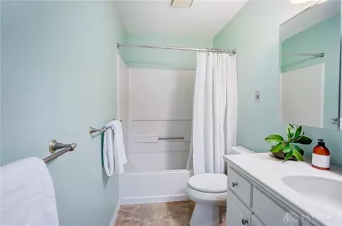 Bath - 3140 Grist Mill Ct, Kettering, OH 45409 photo 4 of 8