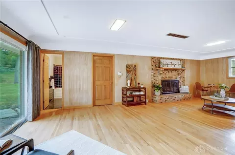 Living - 3140 Grist Mill Ct, Kettering, OH 45409 photo 7 of 9
