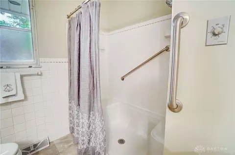 Bath - 3140 Grist Mill Ct, Kettering, OH 45409 photo 8 of 8