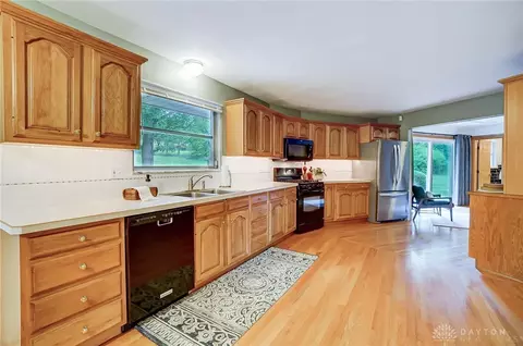 Kitchen - 3140 Grist Mill Ct, Kettering, OH 45409 photo 2 of 6