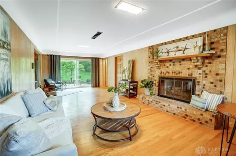 Living - 3140 Grist Mill Ct, Kettering, OH 45409 photo 6 of 9