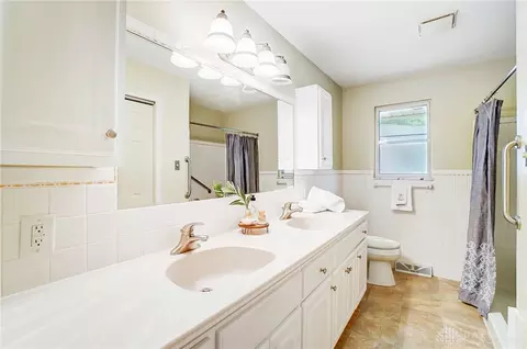 Bath - 3140 Grist Mill Ct, Kettering, OH 45409 photo 6 of 8