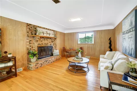 Living - 3140 Grist Mill Ct, Kettering, OH 45409 photo 5 of 9