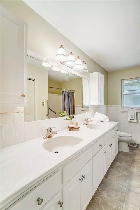 Bath - 3140 Grist Mill Ct, Kettering, OH 45409 photo 7 of 8