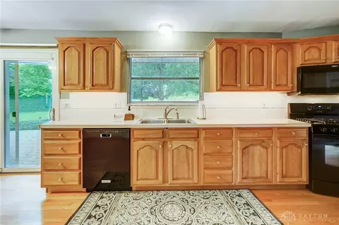 Kitchen - 3140 Grist Mill Ct, Kettering, OH 45409 photo 3 of 6