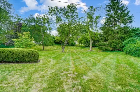 Exterior - 3140 Grist Mill Ct, Kettering, OH 45409 photo 12 of 18