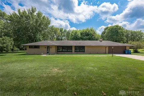 3741 Skyros Dr, Bath, OH 45424