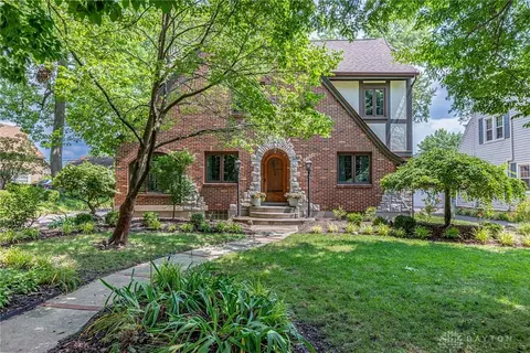 2744 Fairmont Ave, Oakwood, OH 45419