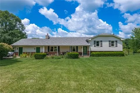 2050 Stewart Rd, Sugarcreek Township, OH 45385