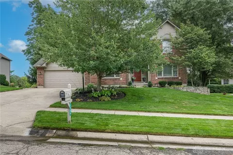 1208 Cottingwood Ct, Bellbrook, OH 45305