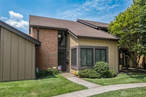 1320 Keystover Trl, Centerville, OH 45459