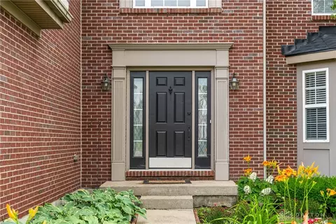 9035 Highland Cir, Springboro, OH 45066