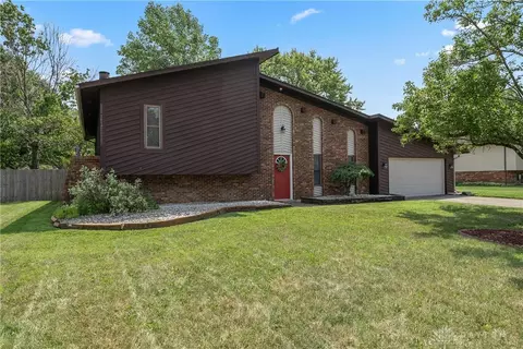 6735 Roberta Dr, Tipp City, OH 45371