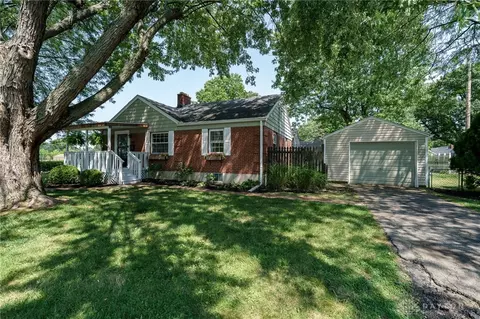 300 Schuyler Dr, Dayton, OH 45429