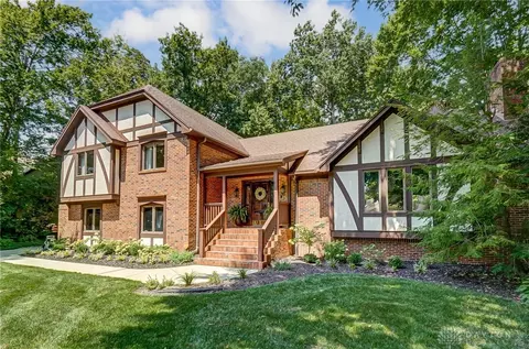1211 Walnut Valley Ln, Washington Township, OH 45458