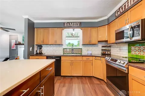 Kitchen - 6339 Manete St, Springfield, OH 45502 photo 4 of 6