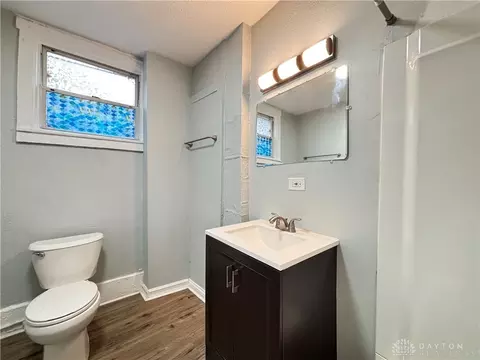 Bath - 423 Pershing Ave, Hamilton, OH 45011 photo 2 of 5