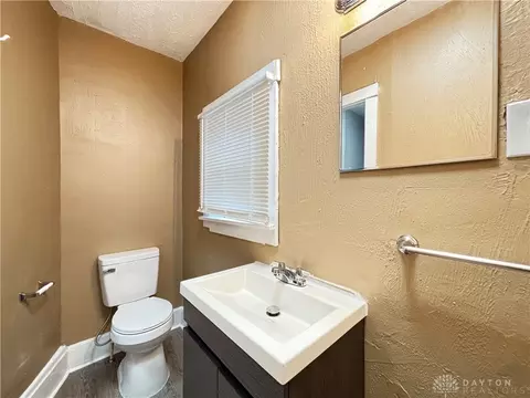 Bath - 423 Pershing Ave, Hamilton, OH 45011 photo 3 of 5