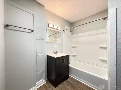 Bath - 423 Pershing Ave, Hamilton, OH 45011 photo 1 of 5