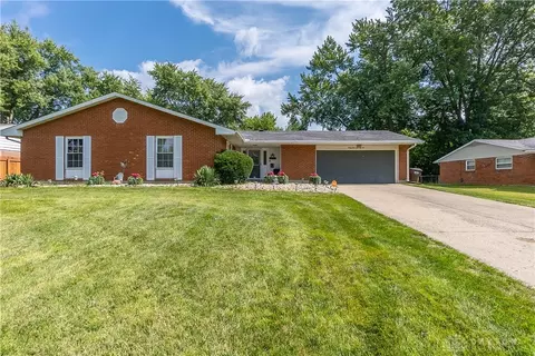 4572 Sylvan Oak Dr, Dayton, OH 45426