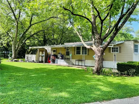 30 Dee, New Paris, OH 45347