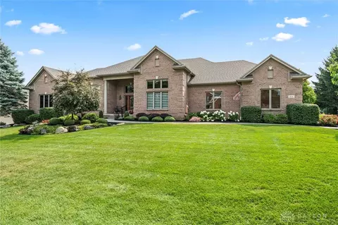 314 Countryside Dr, Troy, OH 45373