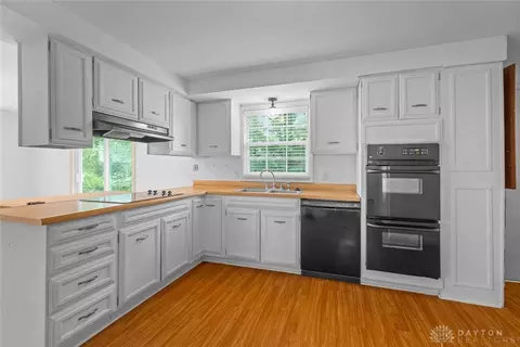Kitchen - 110 Weller Ave, Centerville, OH 45458 photo 1 of 2