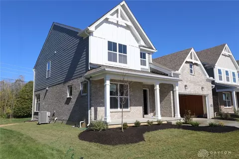 478 Carleton Dr #205, Sugarcreek Township, OH 45440