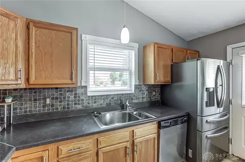 Kitchen - 2016 Clearstream Way, Clayton, OH 45315 photo 4 of 4
