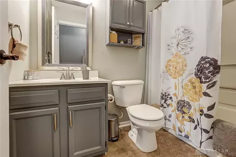 Bath - 2016 Clearstream Way, Clayton, OH 45315 photo 5 of 5