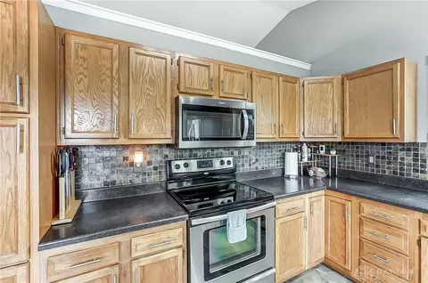 Kitchen - 2016 Clearstream Way, Clayton, OH 45315 photo 3 of 4