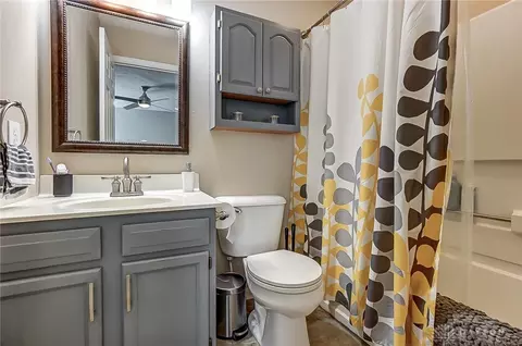Bath - 2016 Clearstream Way, Clayton, OH 45315 photo 3 of 5