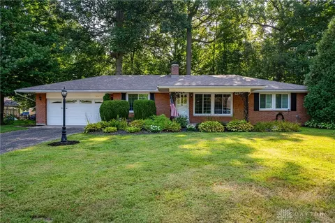 3028 Beech Hill Dr, Sugarcreek Township, OH 45370