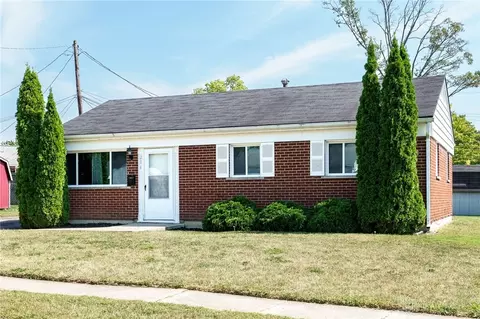 206 Magnolia Ln, Fairborn, OH 45324