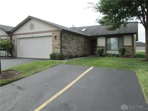 200 Wrenwood Ct, Englewood, OH 45322