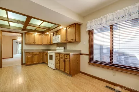 Kitchen - 7170 Fallen Oak Trce, Dayton, OH 45459 photo 5 of 5
