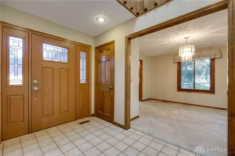 Entry Way - 7170 Fallen Oak Trce, Dayton, OH 45459 photo 2 of 5