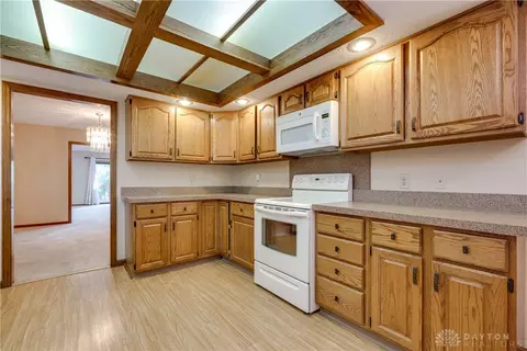 Kitchen - 7170 Fallen Oak Trce, Dayton, OH 45459 photo 3 of 5