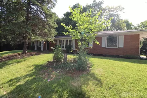 524 Maple Hill Dr, West Carrollton, OH 45449